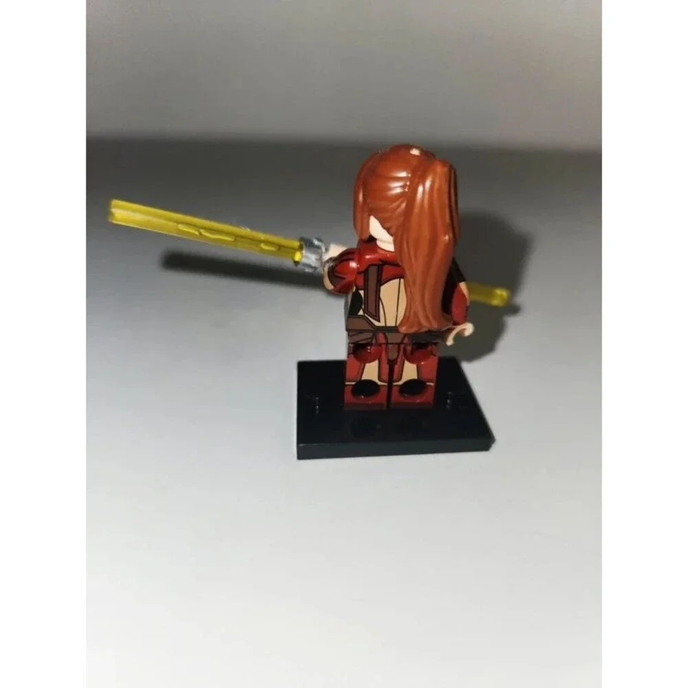 Custom Star Wars Bastila Shan Minifigure (The Old Republic) Yellow Lightsaber